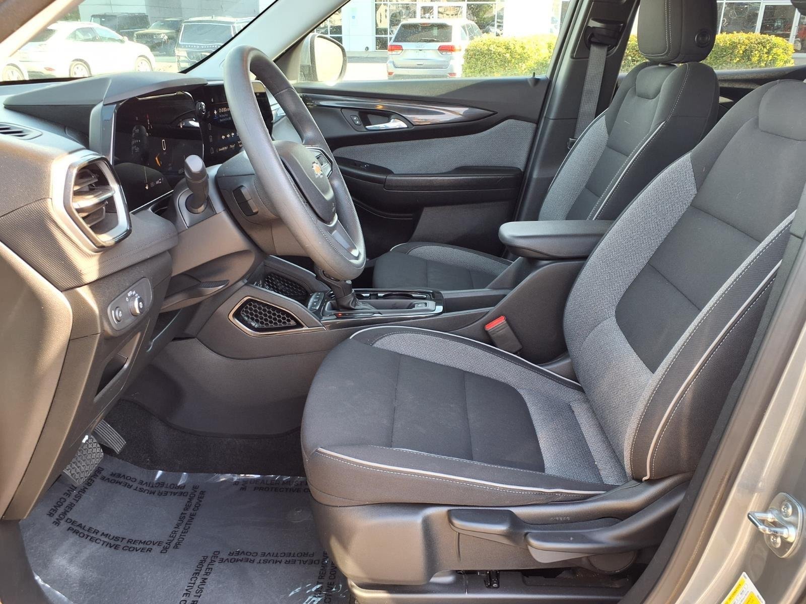 Used 2025 Sterling Gray Metallic Chevrolet LT image 18