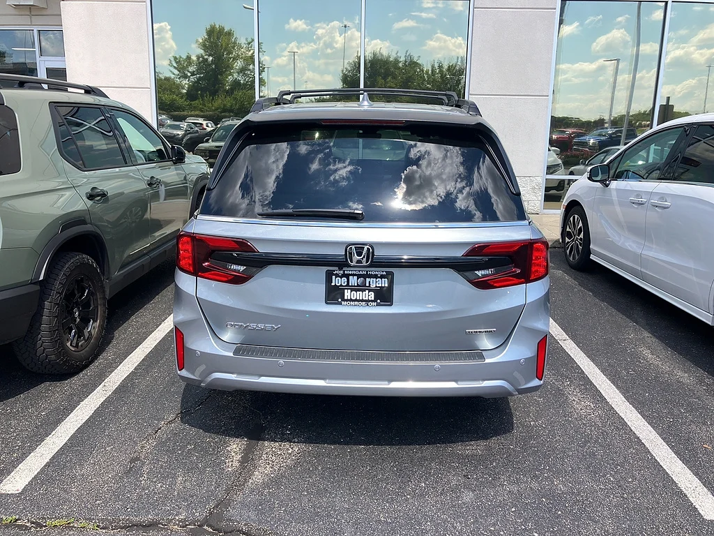 Certified Used 2026 Solar Silver Metallic Honda Touring image 6