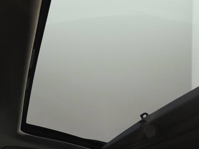 Used 2017 WHITE FROST TRICOAT GMC SLT image 8