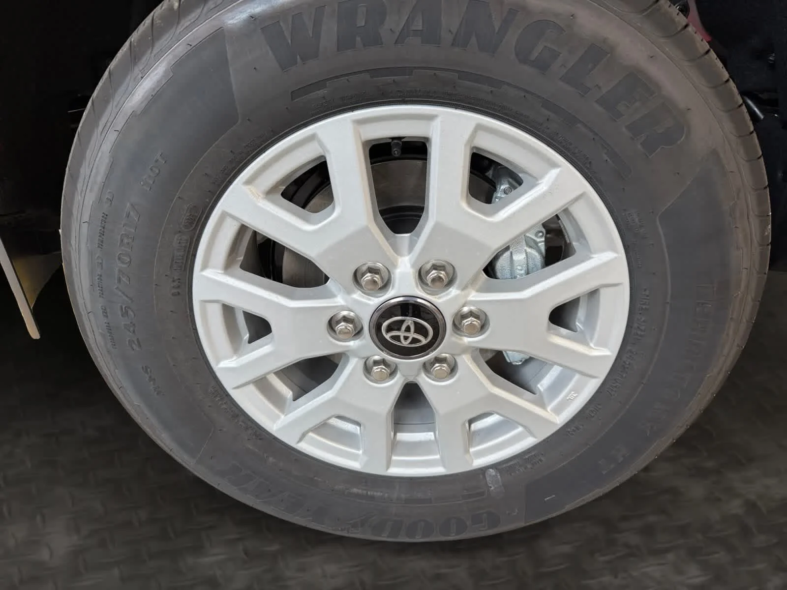 2026 Toyota Tacoma SR5 - Photo 9