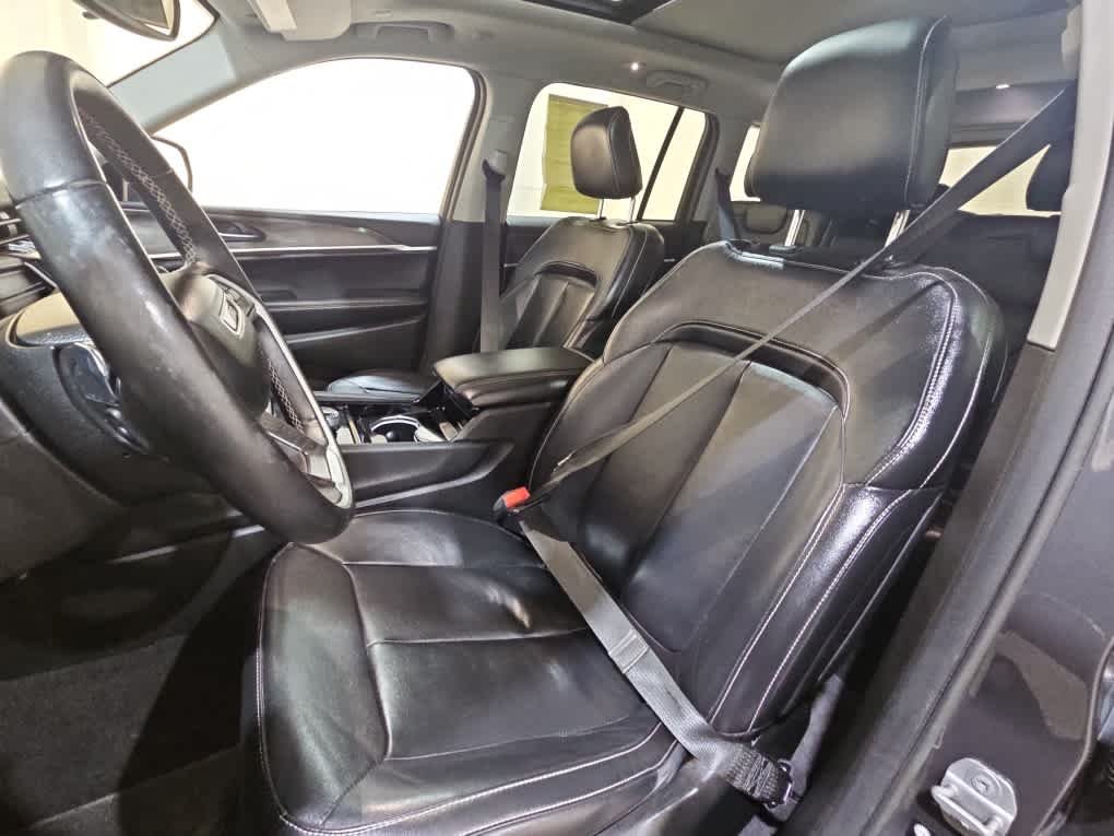 Used 2022 Metallic Jeep Limited image 11