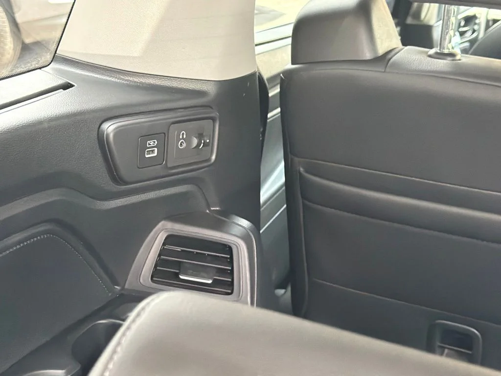 Used 2023 Silver Honda Touring image 12