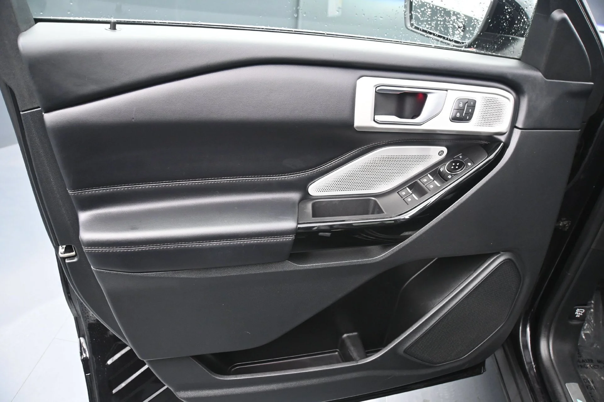 Used 2022 Black Ford Platinum image 17
