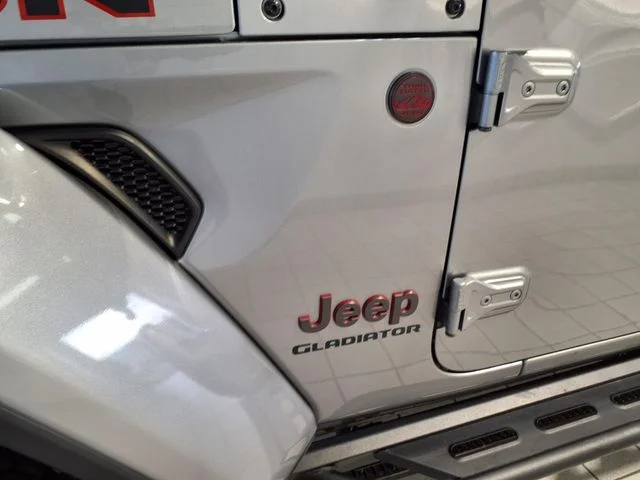Used 2020 Billet Silver Metallic Jeep Rubicon image 7