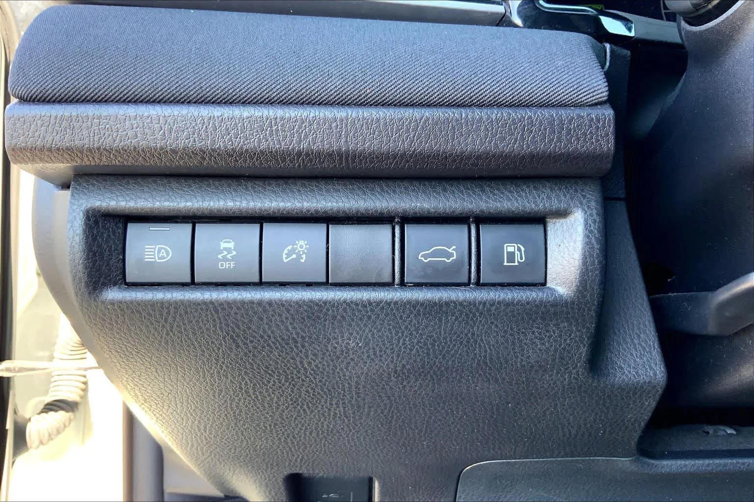 Used 2025 Ice Cap Toyota LE image 33