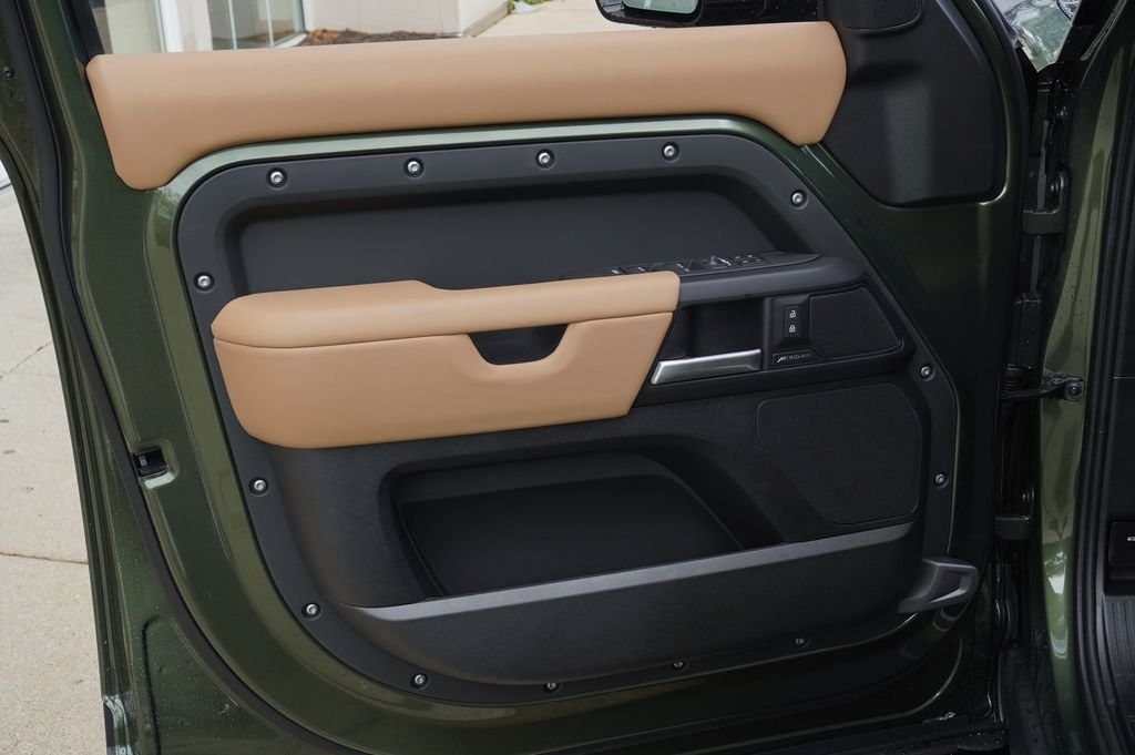 New 2026 Woolstone Green Land Rover S image 10
