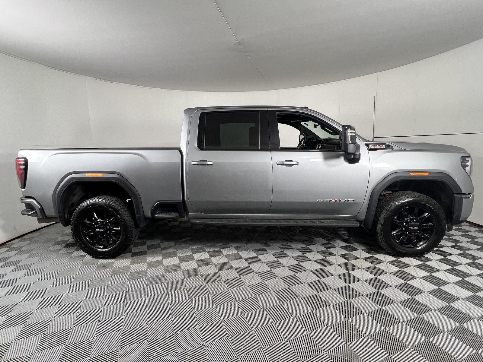 Used 2025 Sterling Metallic GMC AT4 image 12
