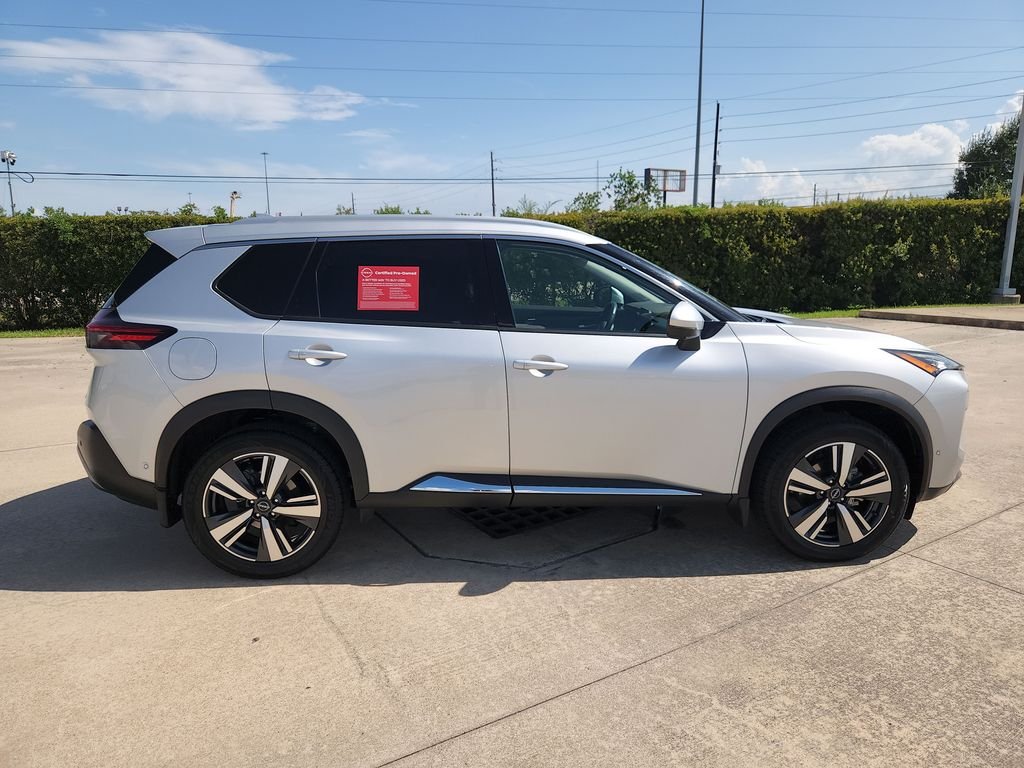 Certified Used 2022 Silver Nissan SL image 3
