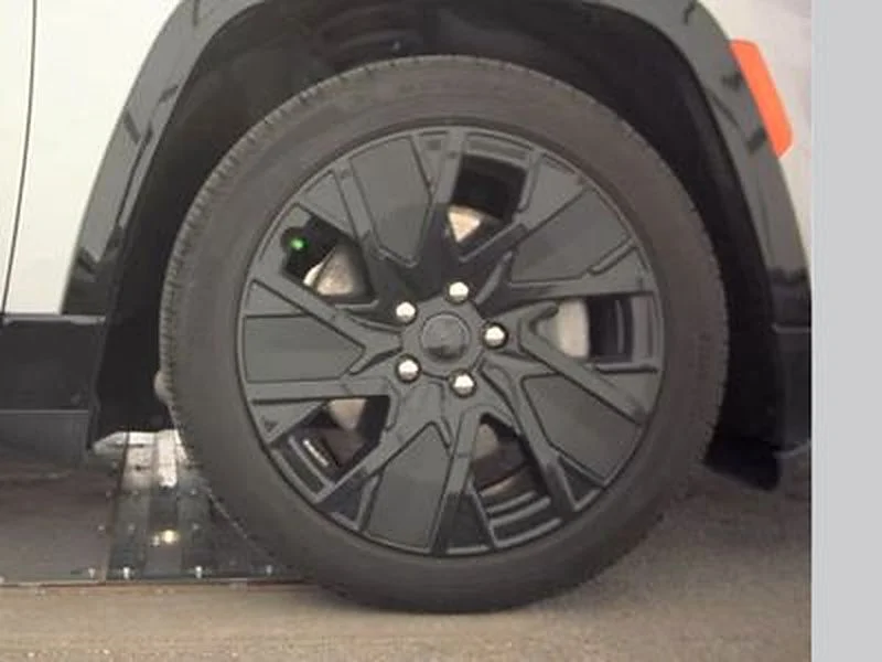 Used 2025 Silver Jeep Launch Edition image 10