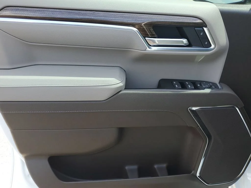New 2026 Summit White Chevrolet LT image 27