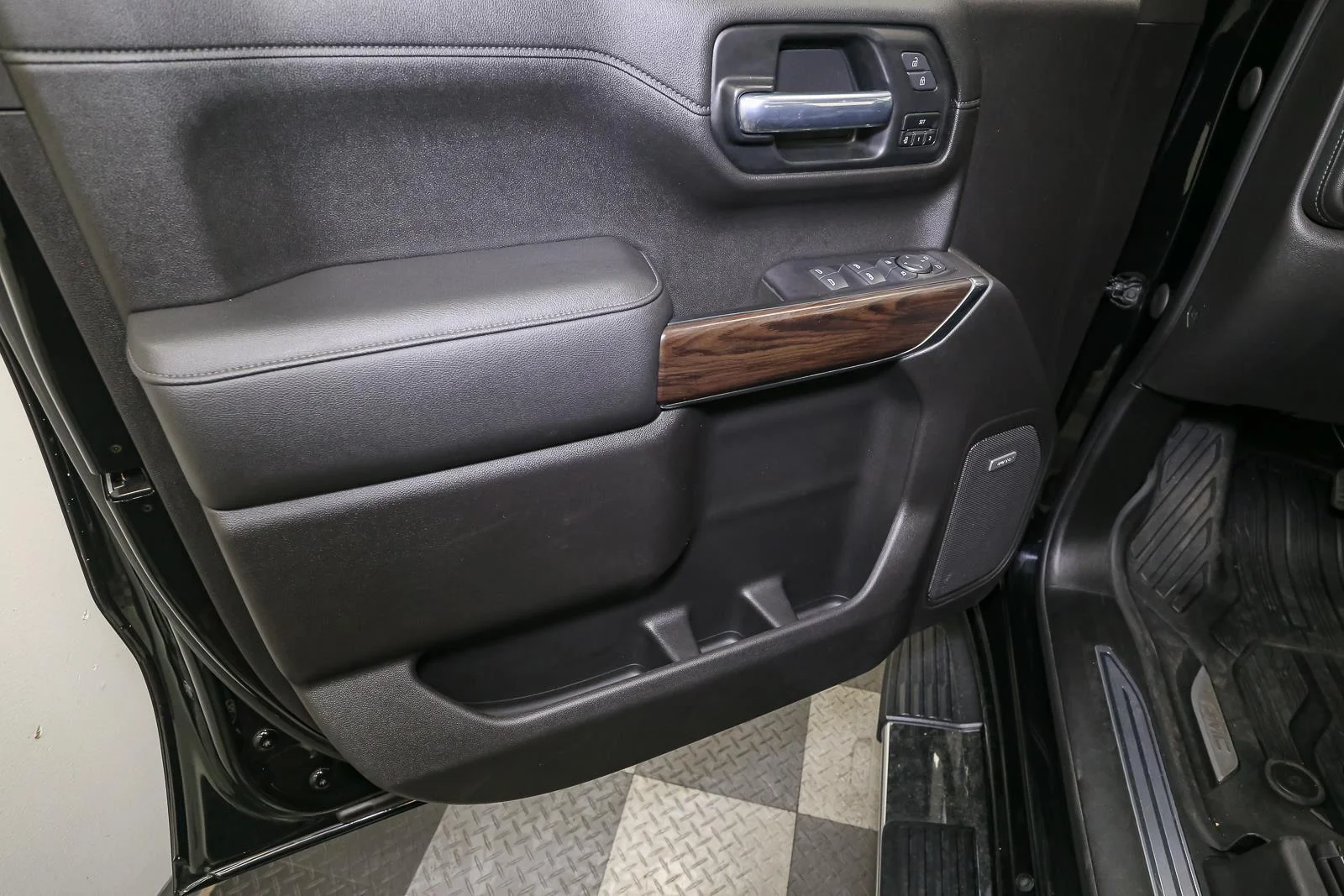 Used 2021 Onyx Black GMC SLT image 45