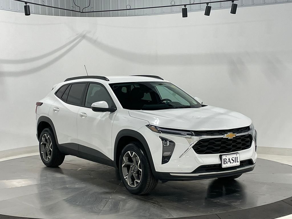 Used 2025 White Chevrolet LT image 39