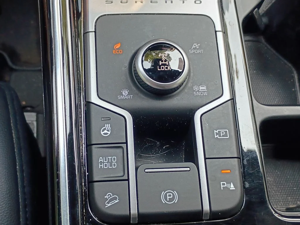 Used 2023 Platinum Graphite Kia SX Prestige image 23