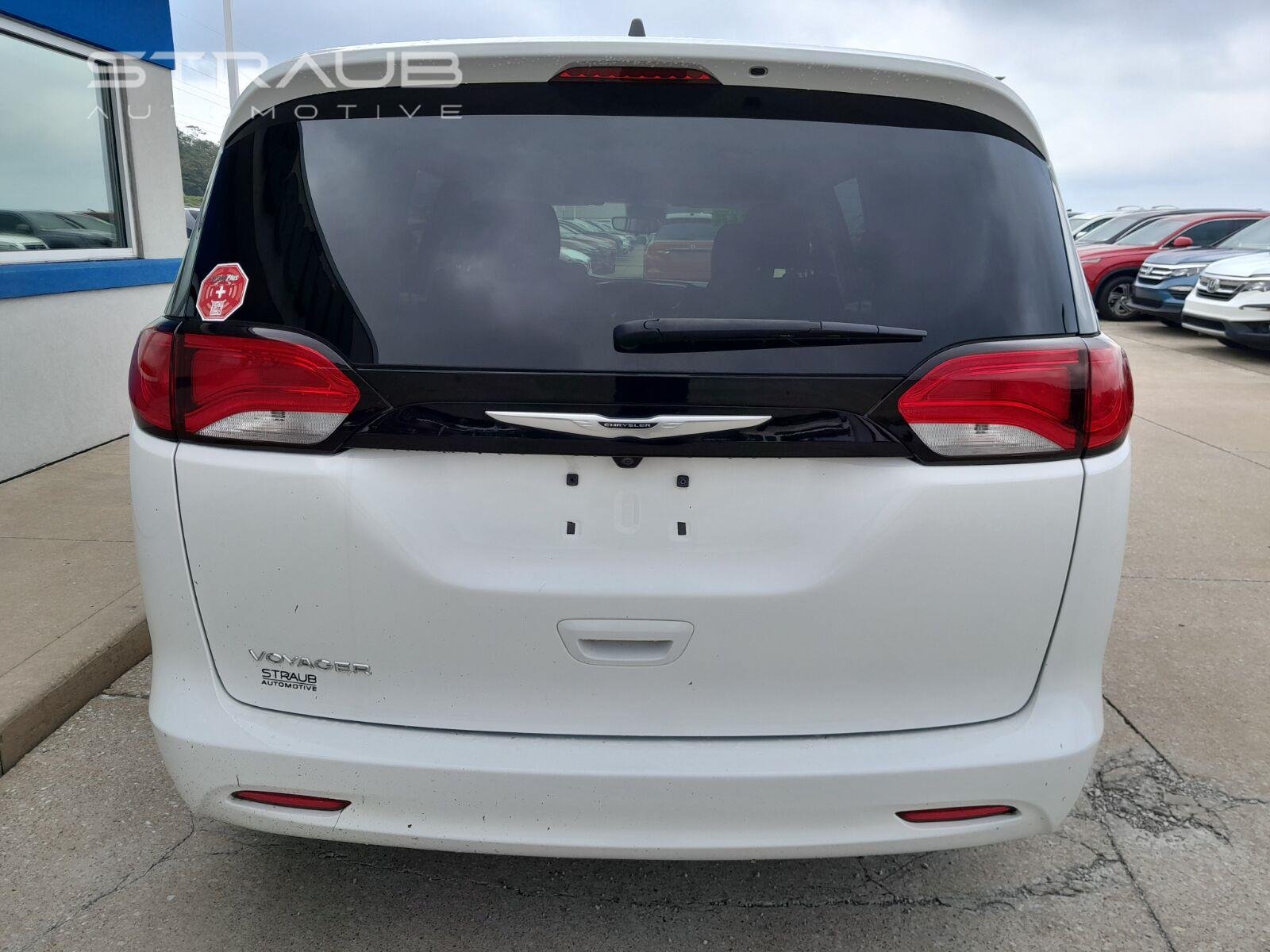 Used 2023 Bright White Clearcoat Chrysler LX image 6