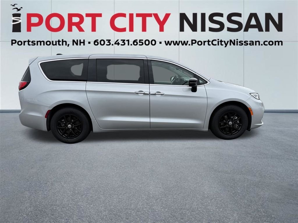Used 2024 Silver Mist Clearcoat Chrysler Touring L w/heated leather seats image 34
