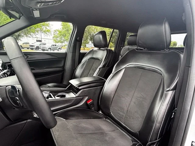 Used 2024 White Jeep Altitude image 11