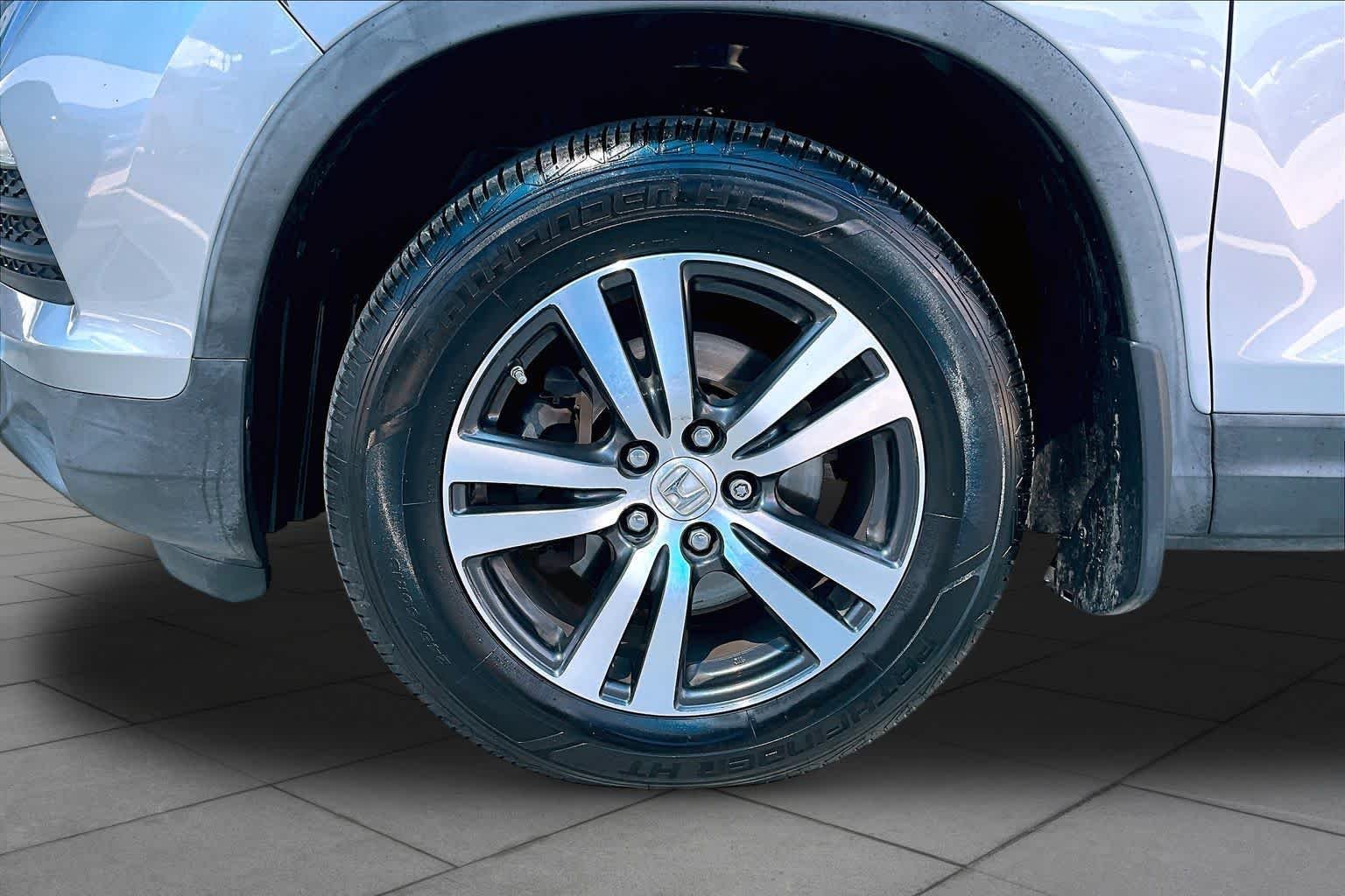 Used 2018 Lunar Silver Metallic Honda EX-L image 11