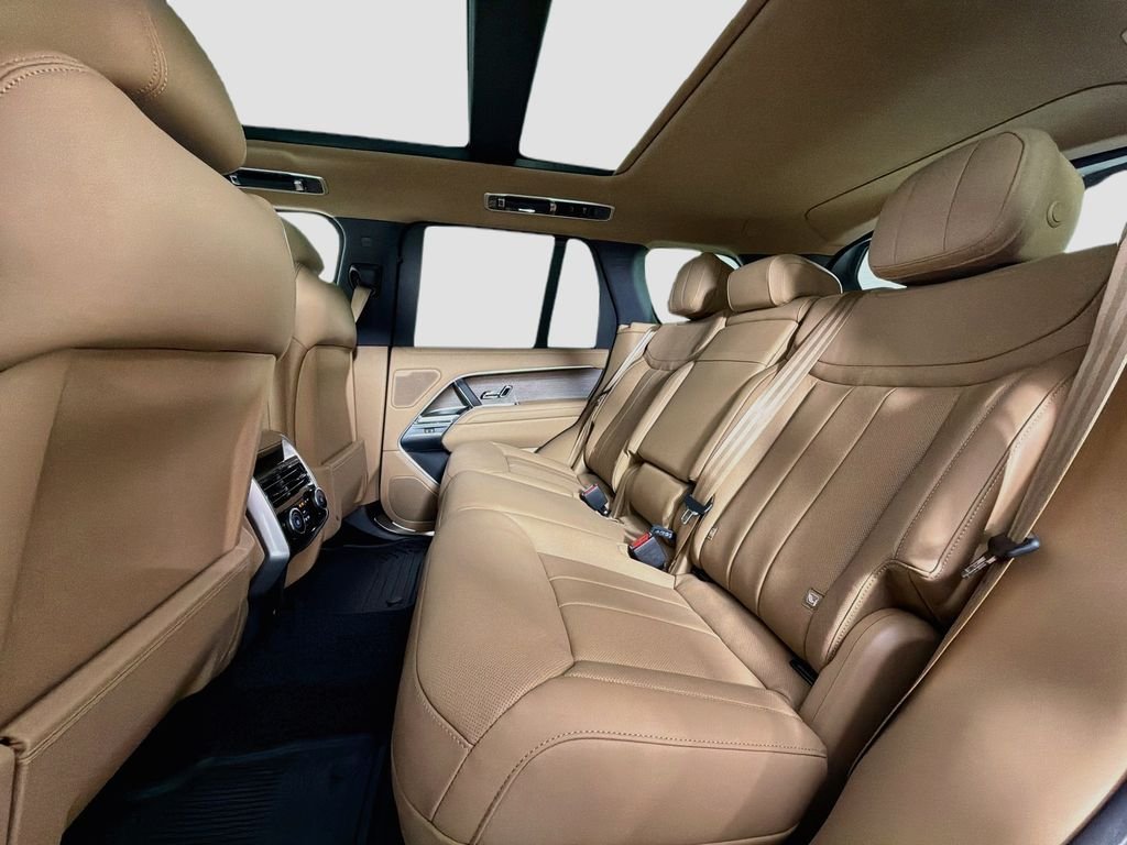 New 2026 Eiger Grey Land Rover SE image 26