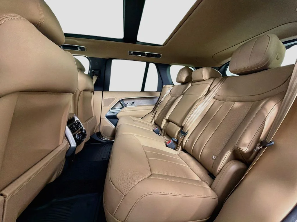 New 2026 Eiger Grey Land Rover SE image 26