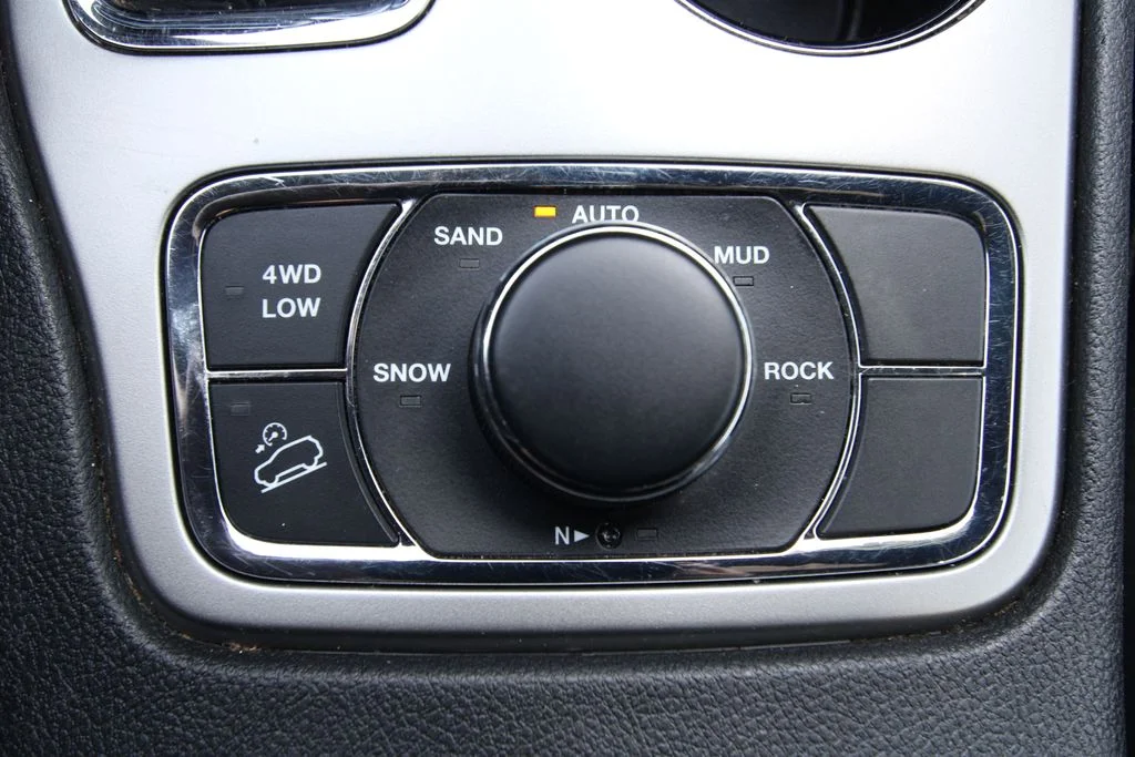 Used 2018 White Jeep Limited image 28
