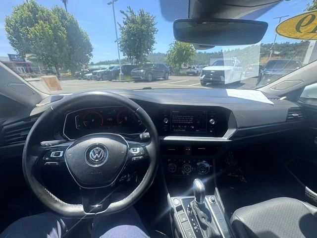 Used 2019 White Volkswagen SEL image 10
