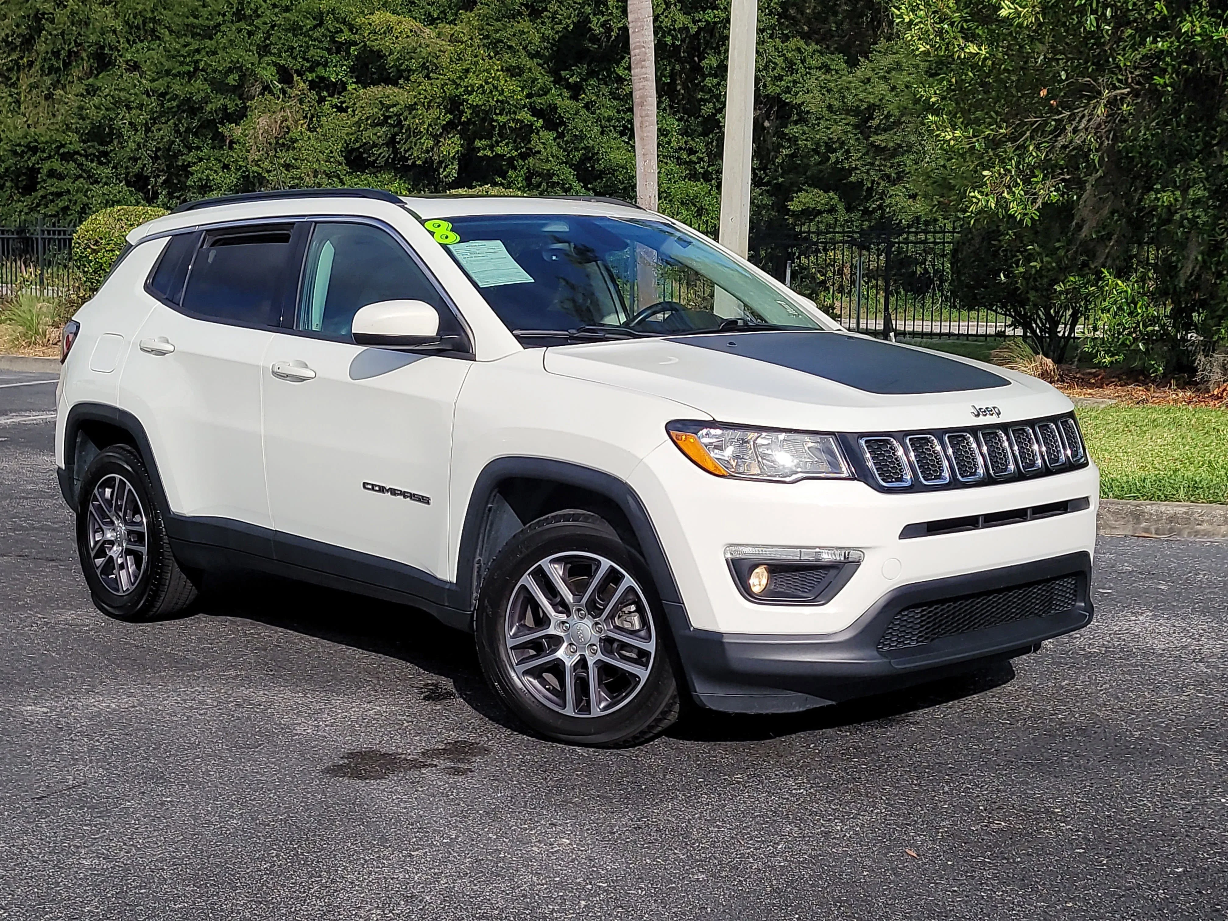 Used 2018 White Clearcoat Jeep Latitude image 10