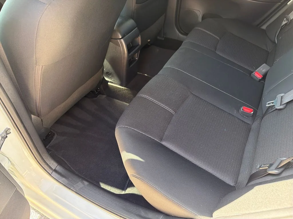 Used 2018 White Nissan S image 34