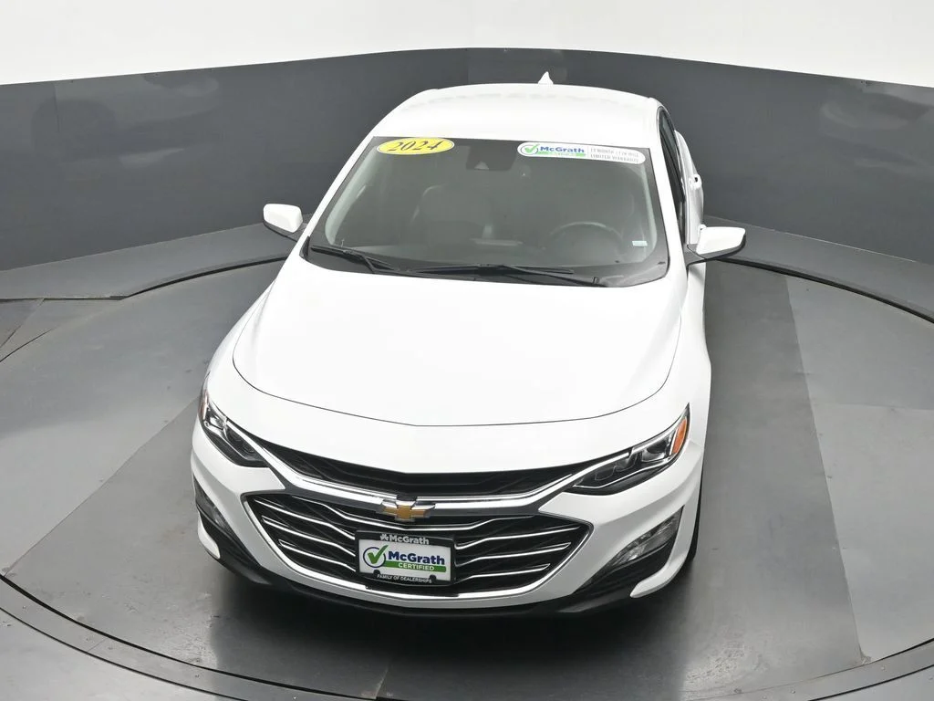 Used 2024 White Chevrolet LT image 27