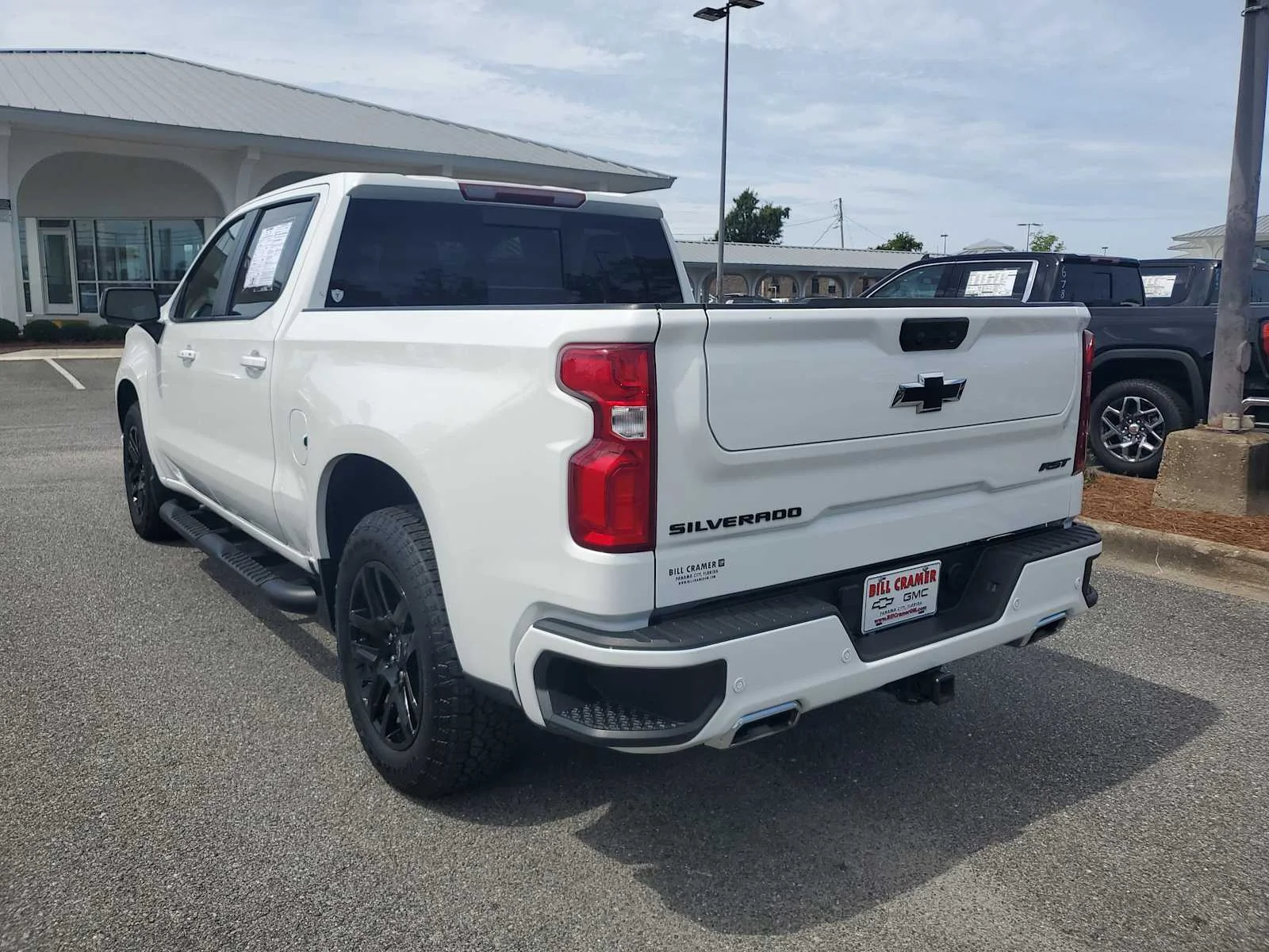 Used 2024 Summit White Chevrolet RST image 3