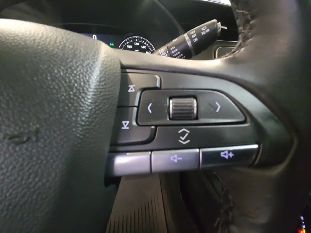 Used 2023 CRYSTAL WHITE TRICOAT Cadillac AWD Luxury image 25