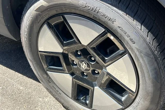 Used 2025 Gray Hyundai SEL image 4