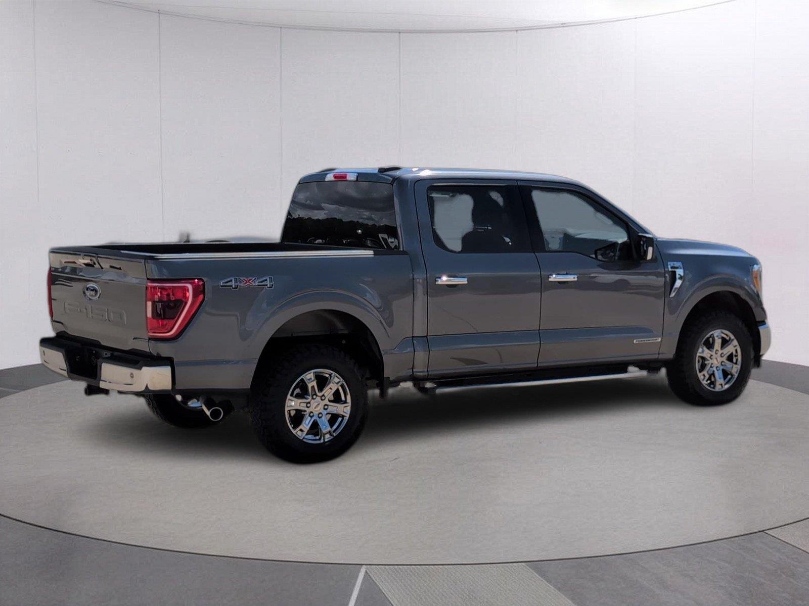 Used 2023 Oxford White Ford XLT image 7