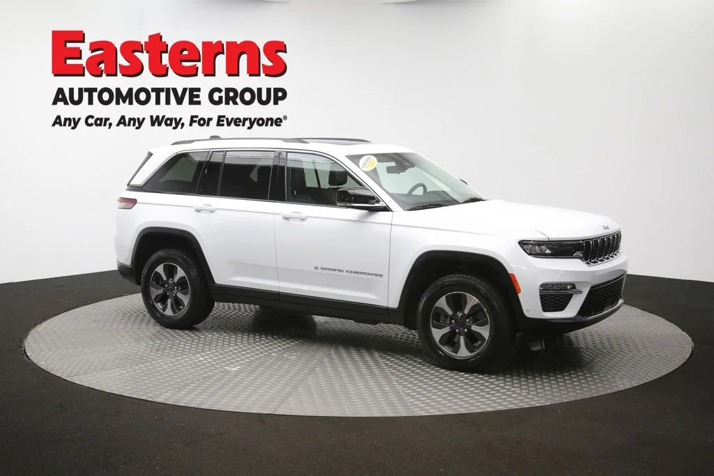 Used 2022 White Jeep 4xe image 51