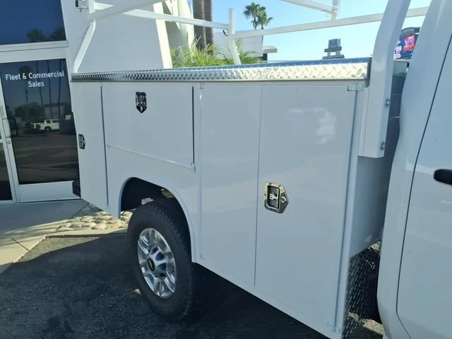 New 2026 Summit White Chevrolet WT image 5
