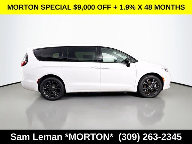 New 2026 Bright White Clear-Coat Exterior Paint Chrysler Select image 8