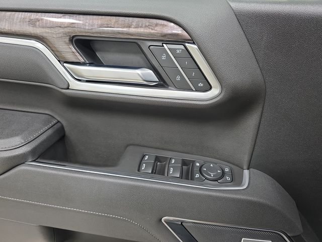 Used 2025 White Chevrolet LTZ image 28