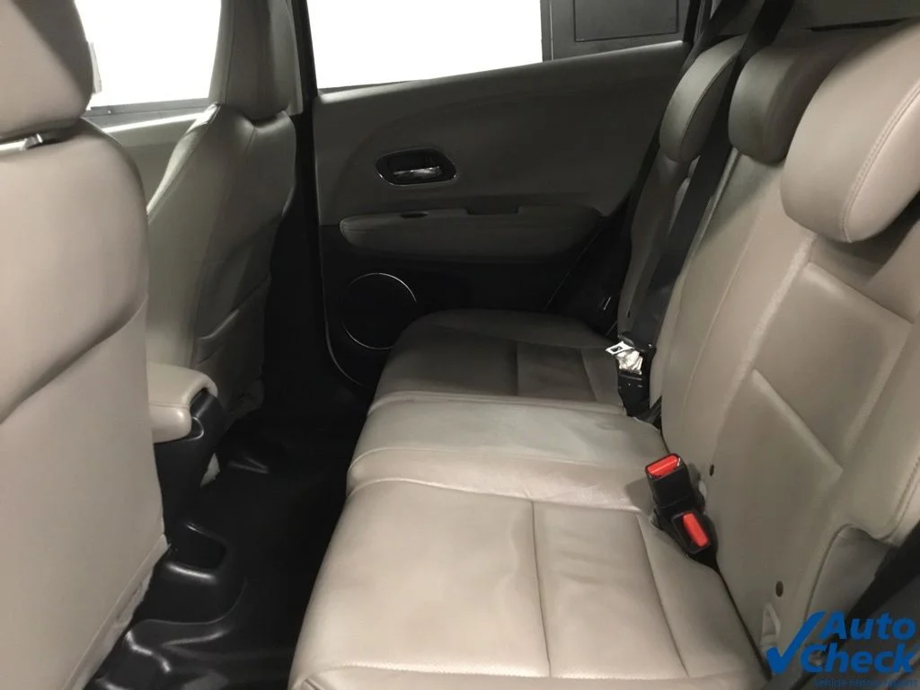 Used 2021 White Honda EX-L image 27