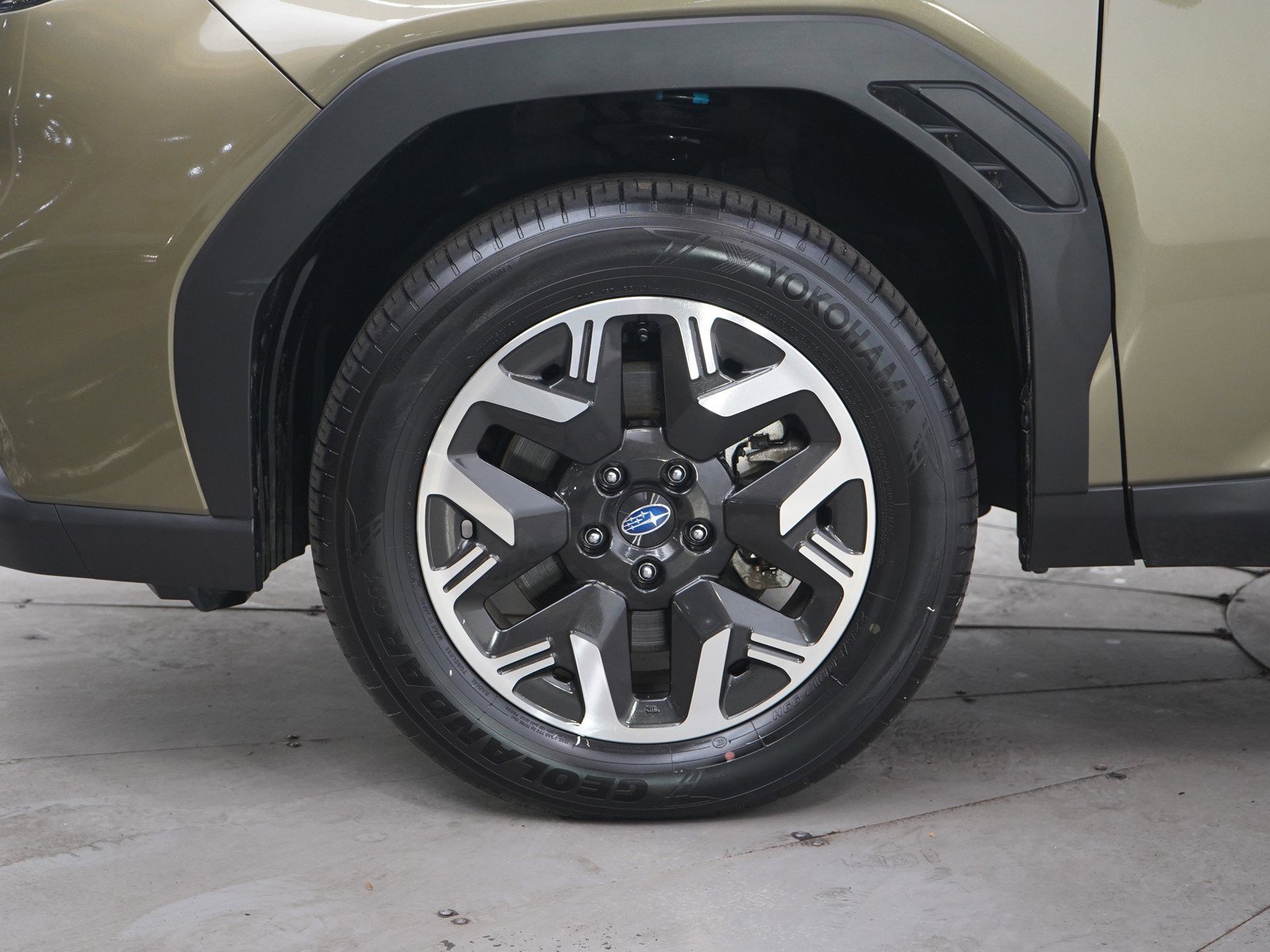 Used 2025 Autumn Green Metallic Subaru Premium image 30