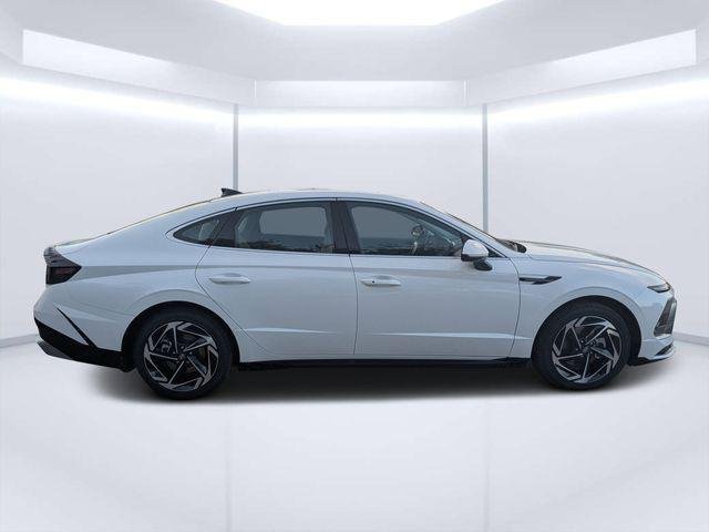 New 2026 White Hyundai SEL Sport image 2