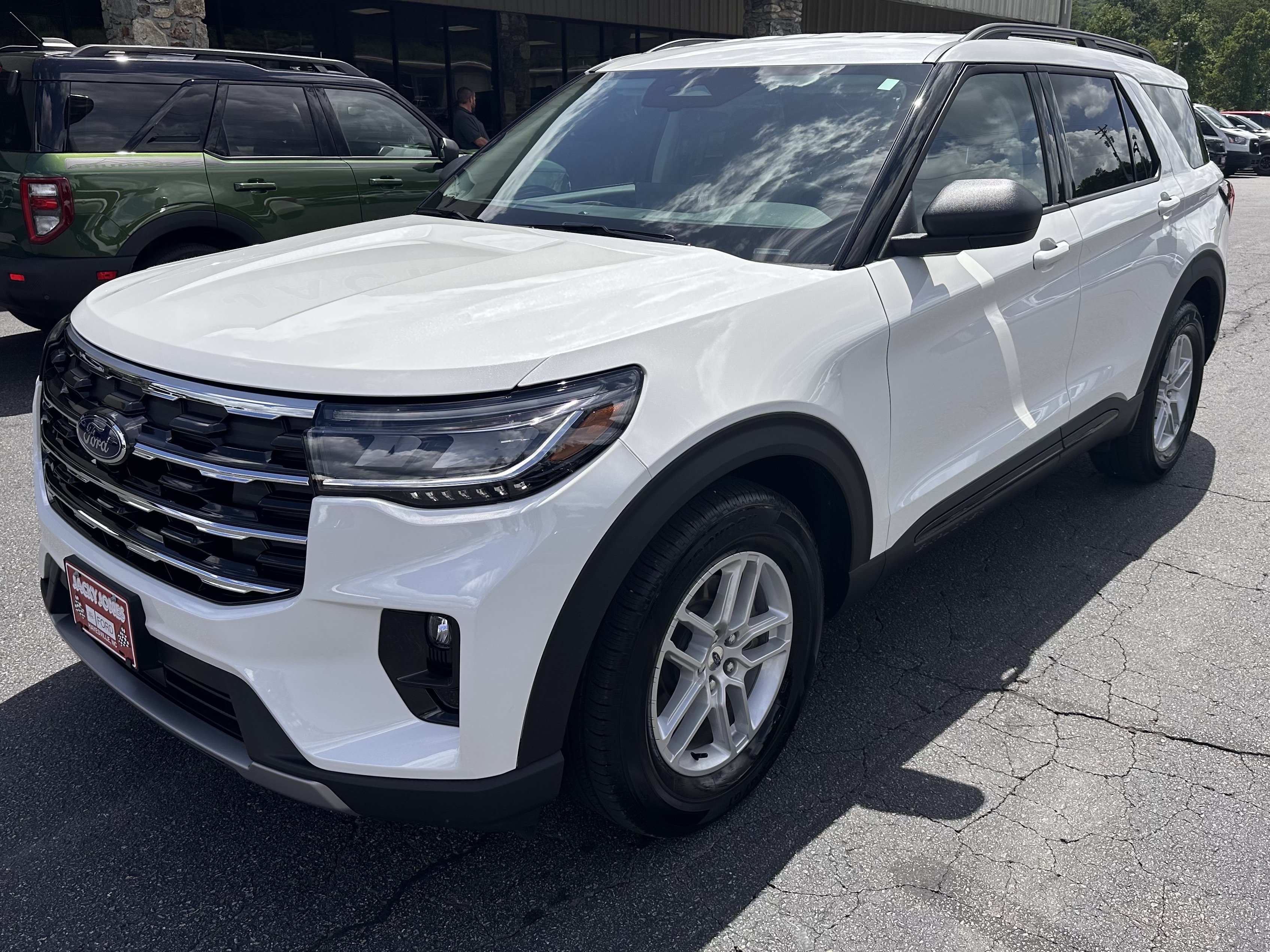 New 2026 Star White Metallic Tri-Coat Ford Active image 2