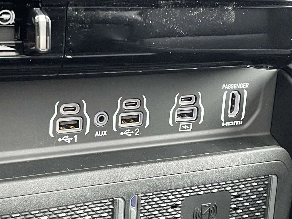 New 2026 Diamond Black Crystal Pearl-Coat Exterior Paint RAM Laramie image 41