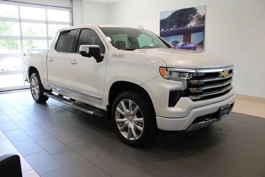 Used 2024 Iridescent Pearl Tricoat Chevrolet High Country image 2