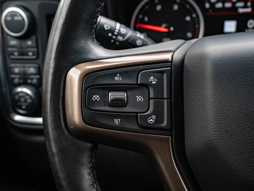 Used 2022 Iridescent Pearl Tricoat Chevrolet High Country image 28