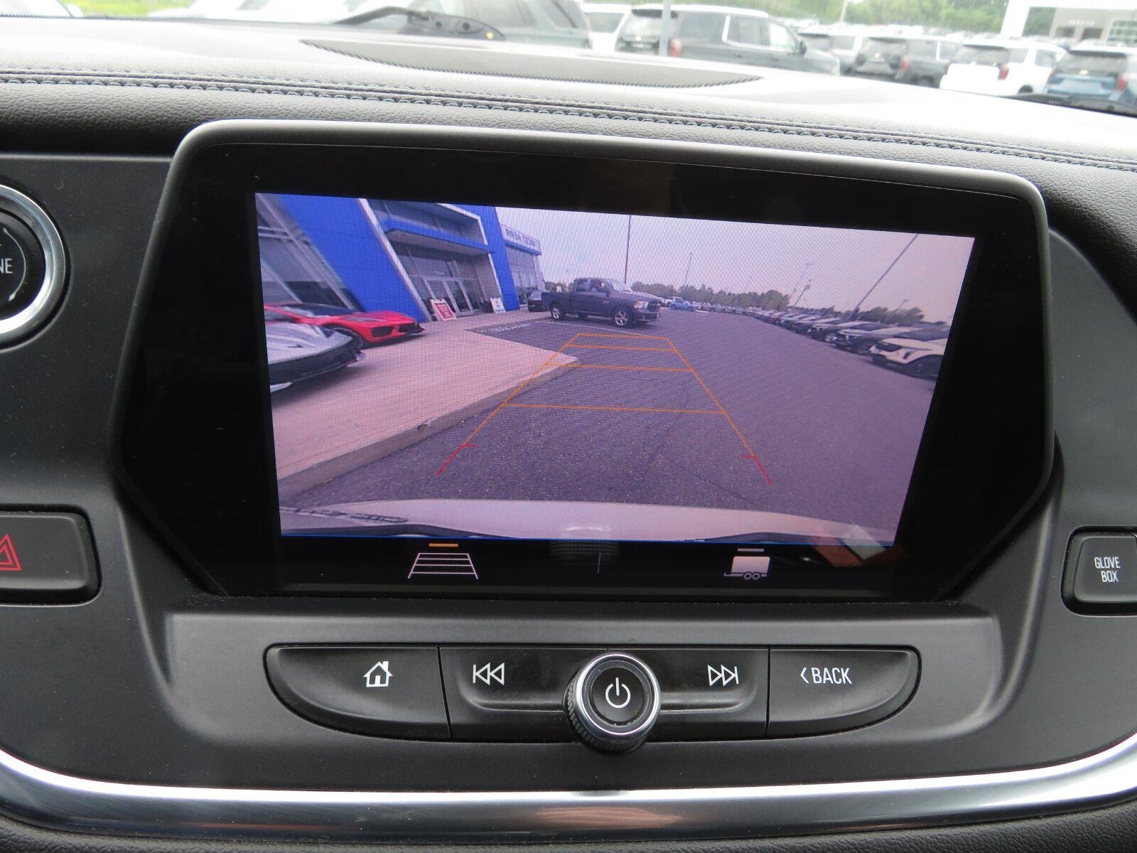 Used 2019 Summit White Chevrolet  image 25
