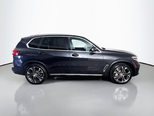 Used 2023 Dark Graphite Metallic BMW sDrive40i image 8