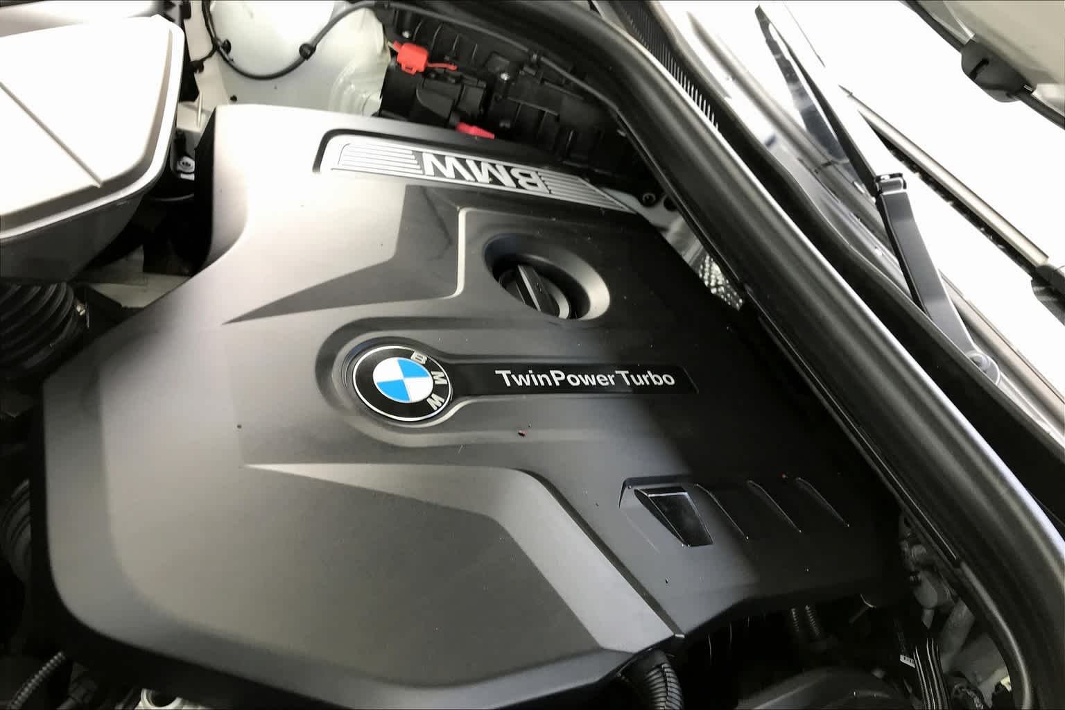 Used 2018 Mineral White Metallic BMW xDrive30i image 30