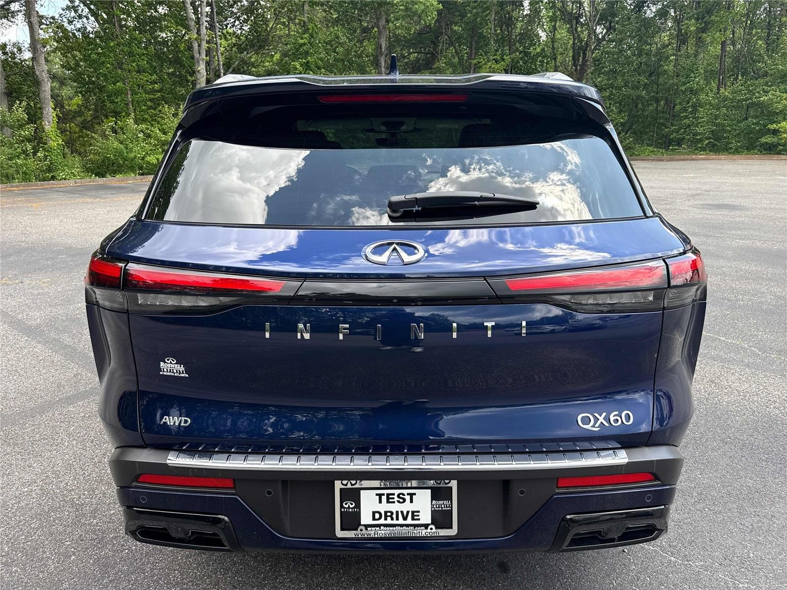 Used 2023 Grand Blue INFINITI LUXE image 7
