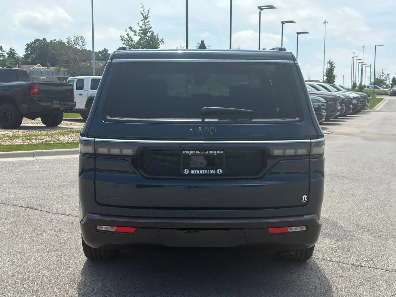 New 2026 Fathom Blue Pearl-Coat Exterior Paint (Late Availability) Jeep  image 7