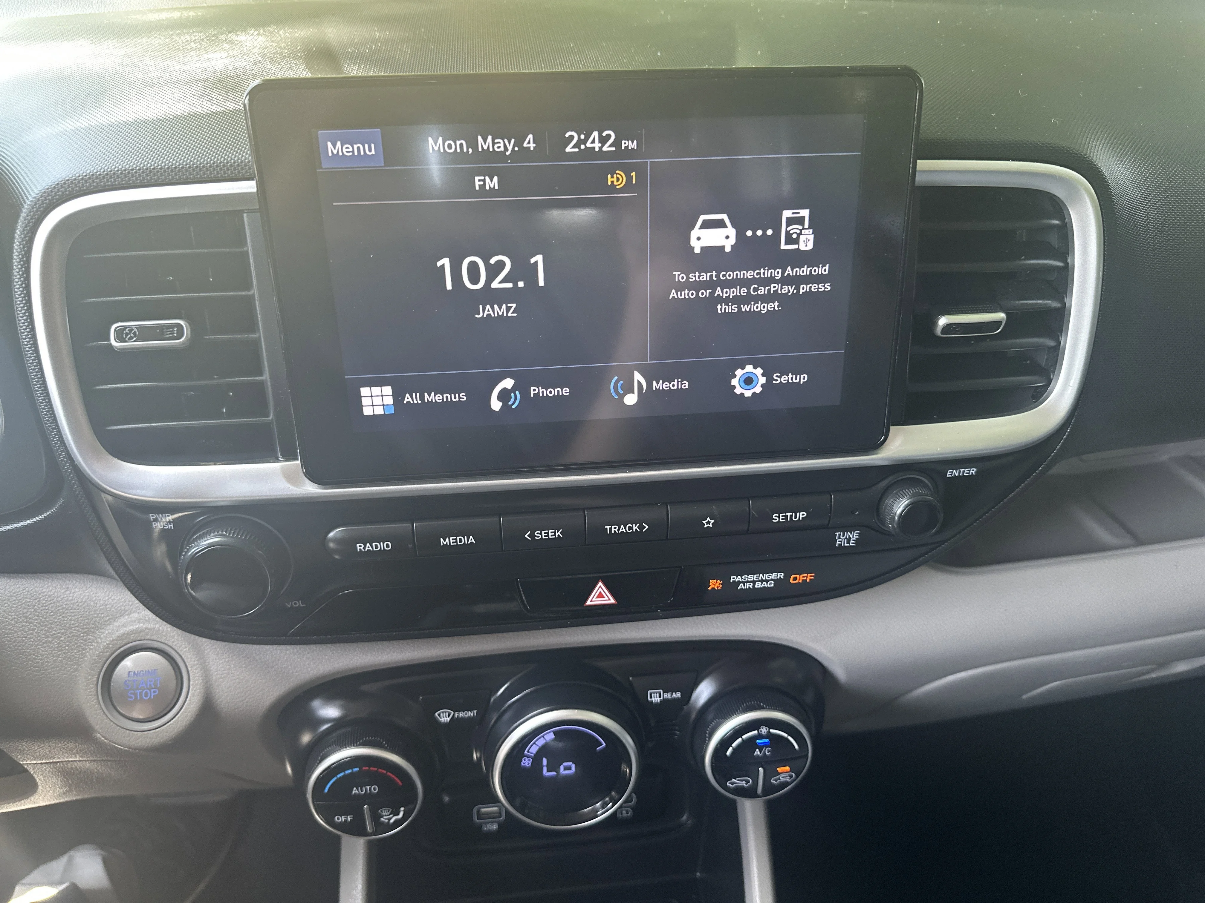 Used 2025 Onyx Black Hyundai SEL image 14