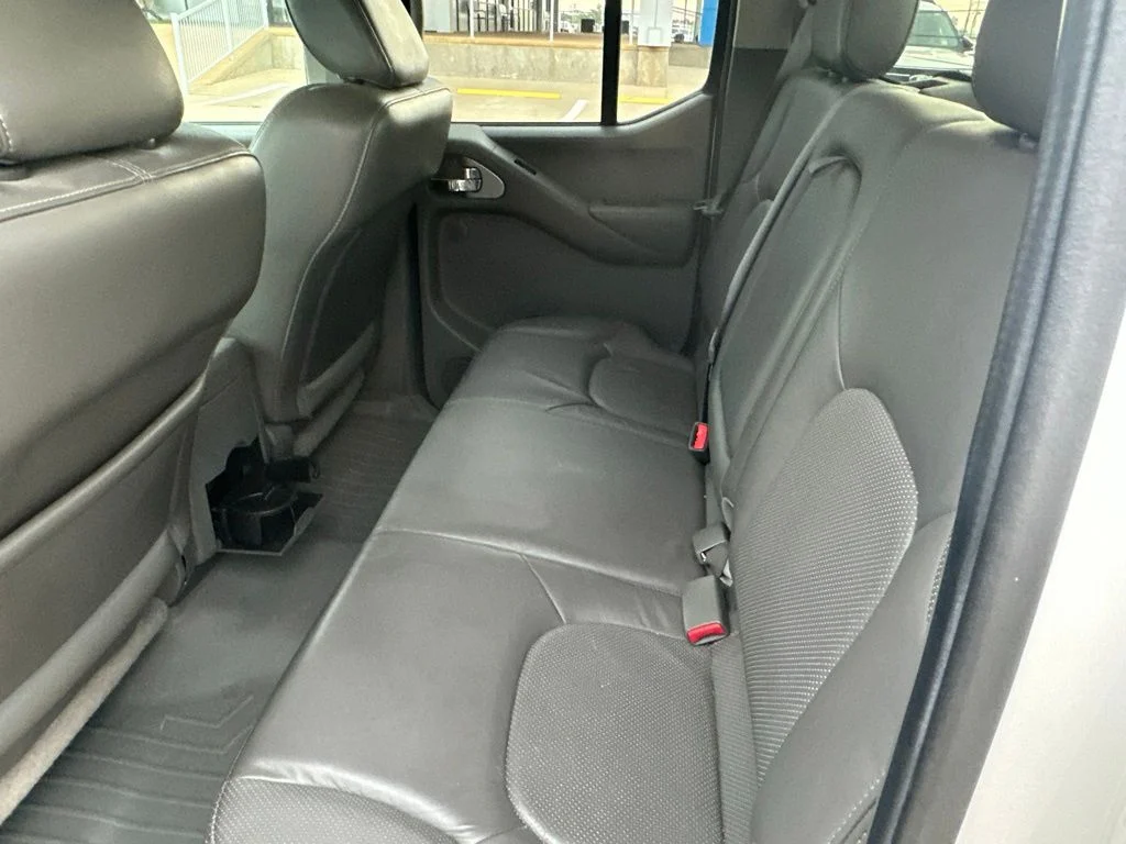 Used 2011 White Nissan SL image 23